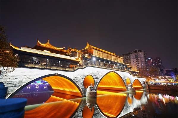 亮化工程對(duì)社會(huì)發(fā)展起到什么作用？